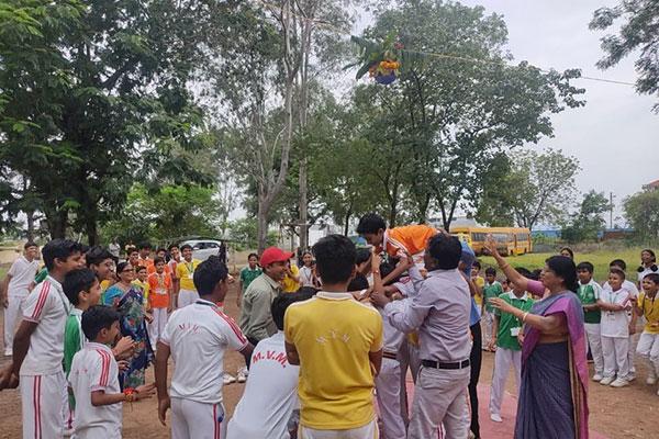 Students of Maharishi Vidya Mandir Chhindwara participated in Krishna janmashtami celebration.	